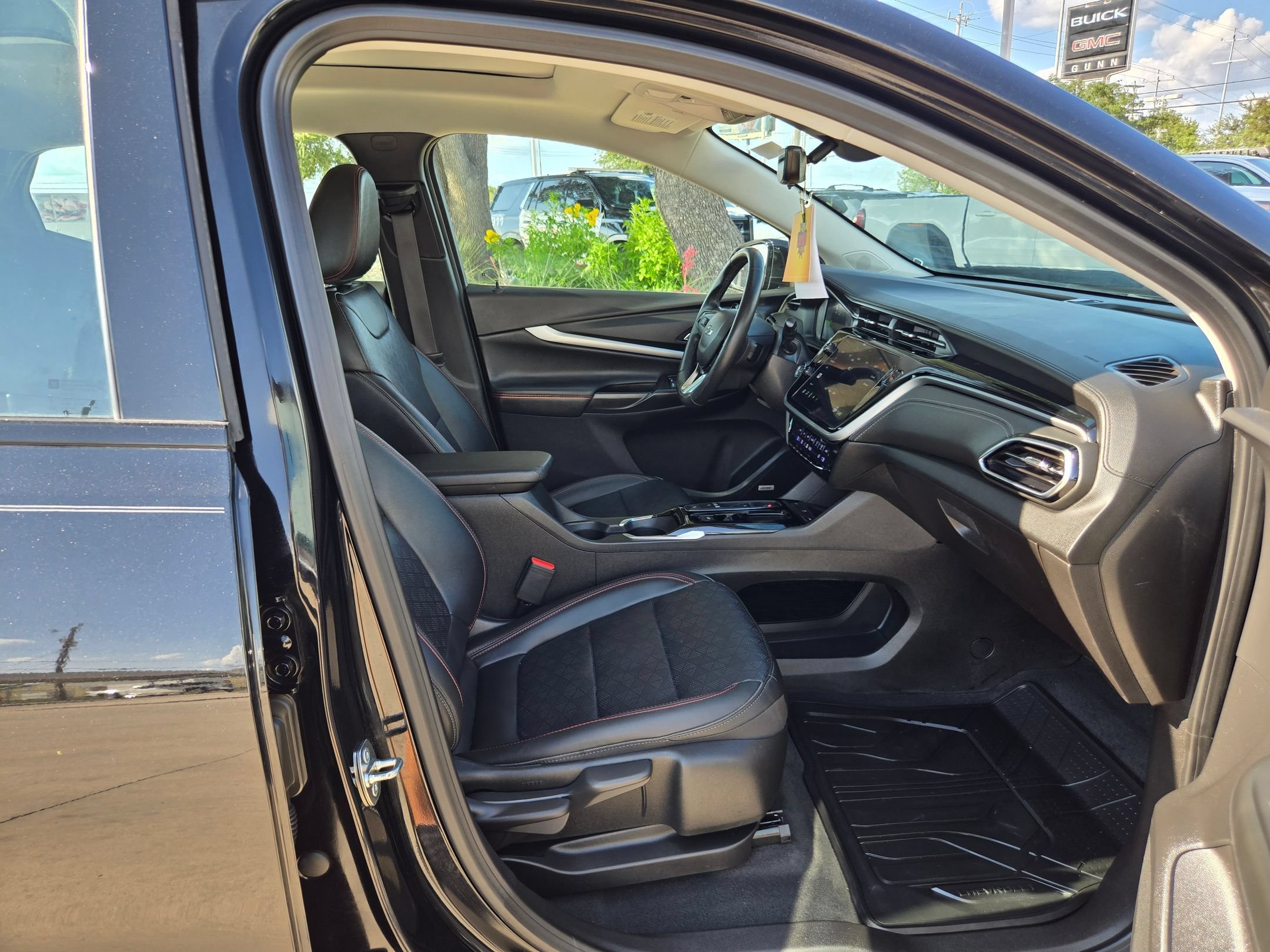Certified 2023 Chevrolet Bolt EUV Premier w/ Sun & Sound Package FWD image 24