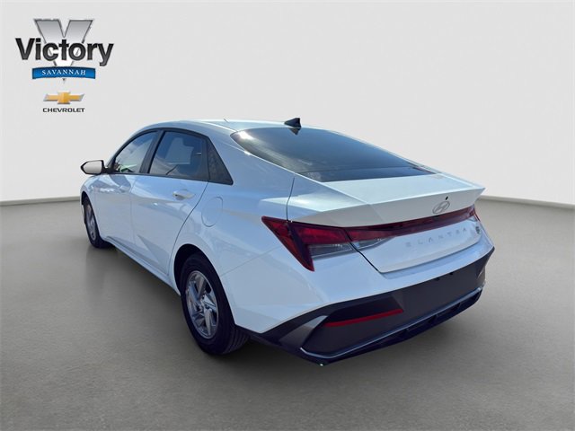 Used 2025 Hyundai Elantra SE w/ Cargo Package image 6