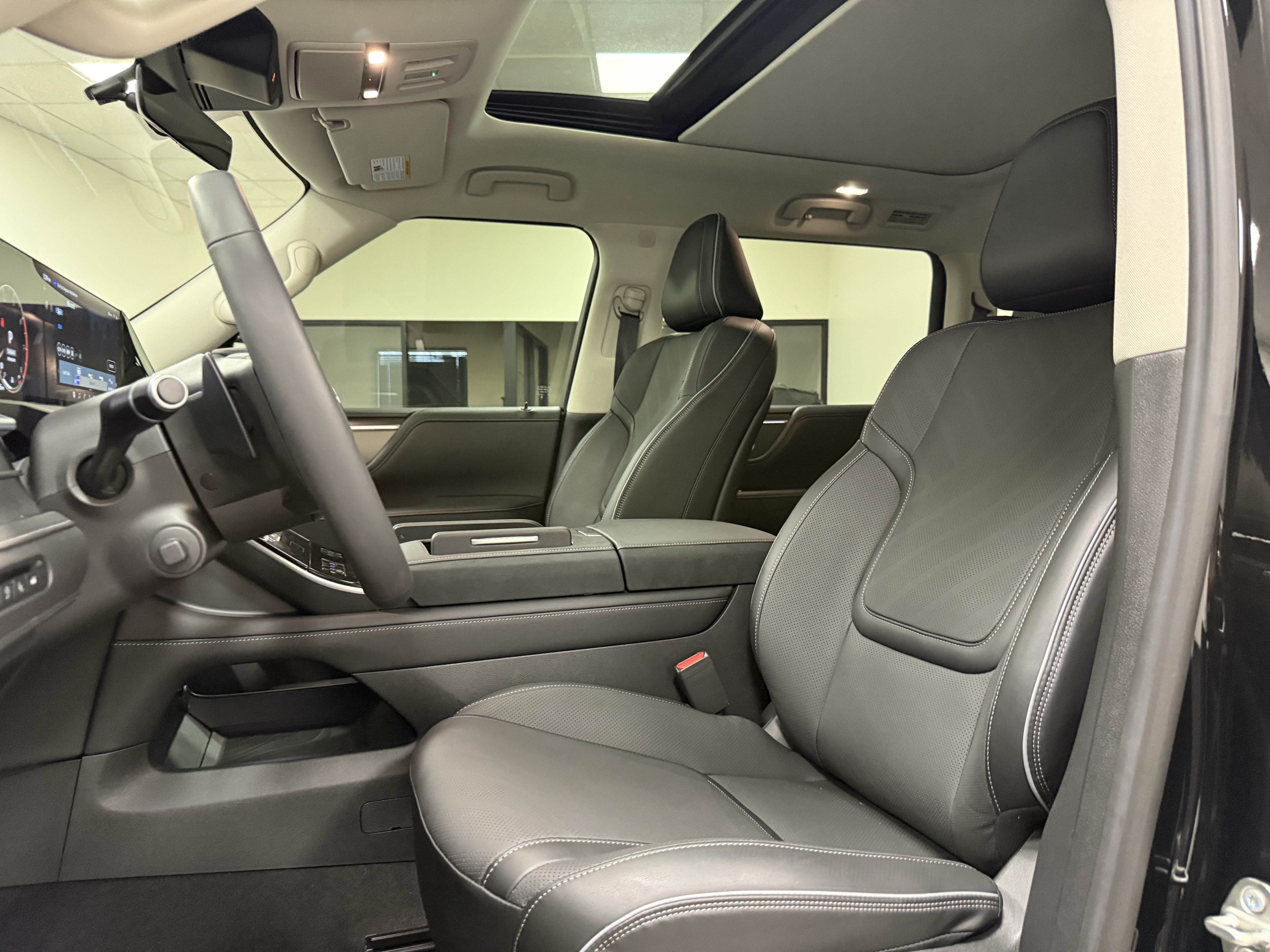 Certified 2026 INFINITI QX80 Luxe w/ Cargo Package RWD image 12