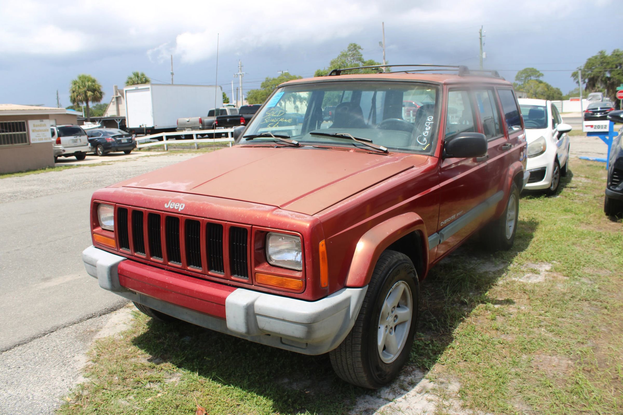 Used 1999 Jeep Cherokee 2WD 4-door image 1
