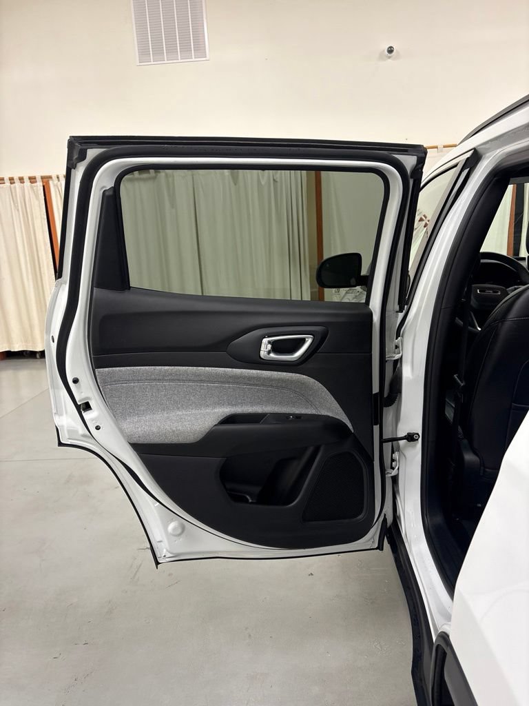 Used 2024 Jeep Compass Latitude AWD/4WD image 22