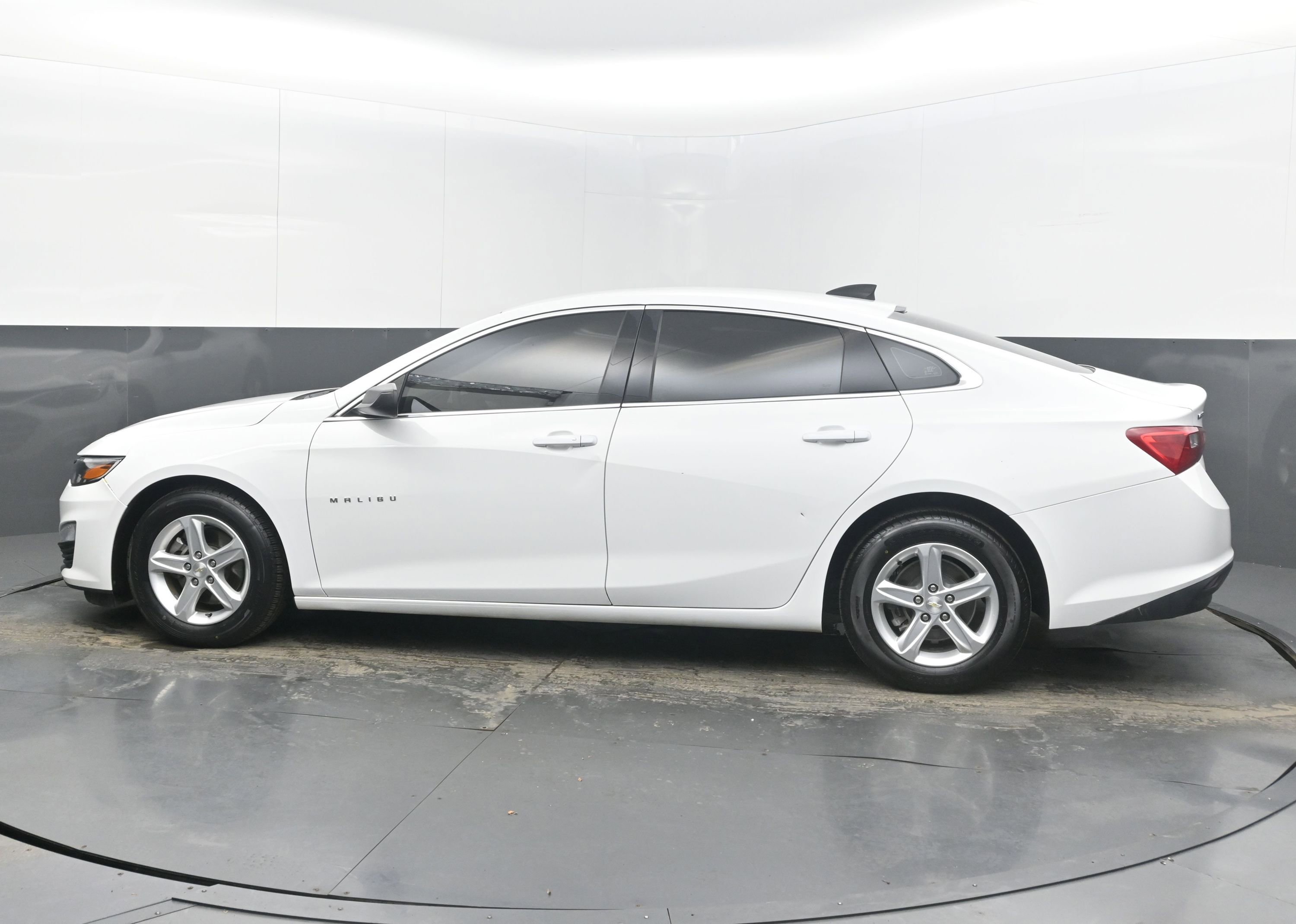 Used 2021 Chevrolet Malibu LS image 7