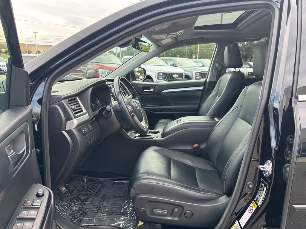 Used 2018 Toyota Highlander XLE image 10