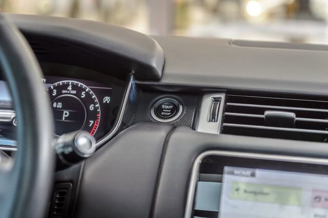 Used 2018 Land Rover Range Rover Sport HSE image 32