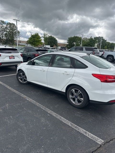 Used 2018 Ford Focus SE w/ SE Appearance Package FWD image 16