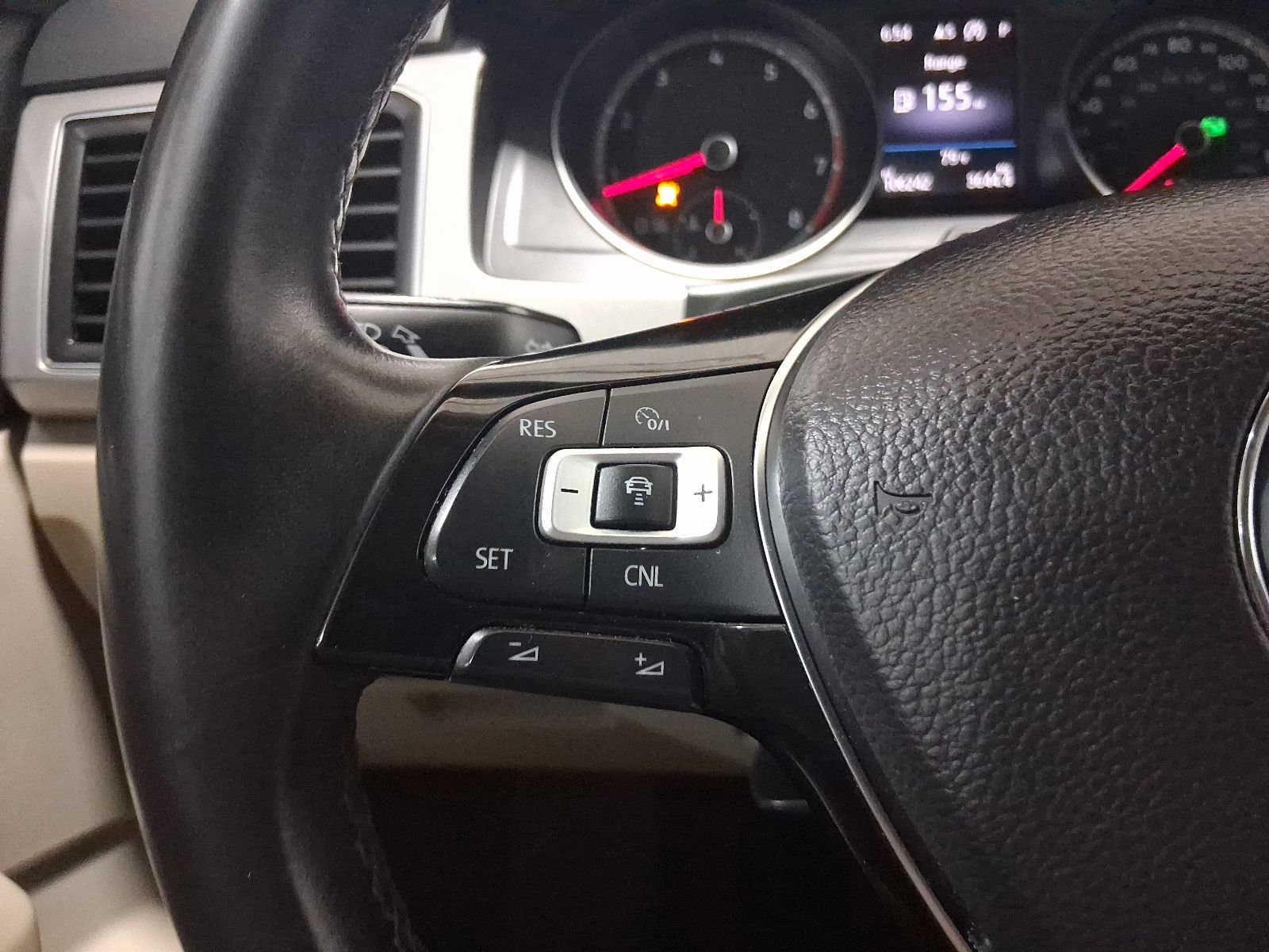 Used 2018 Volkswagen Atlas SE FWD image 24