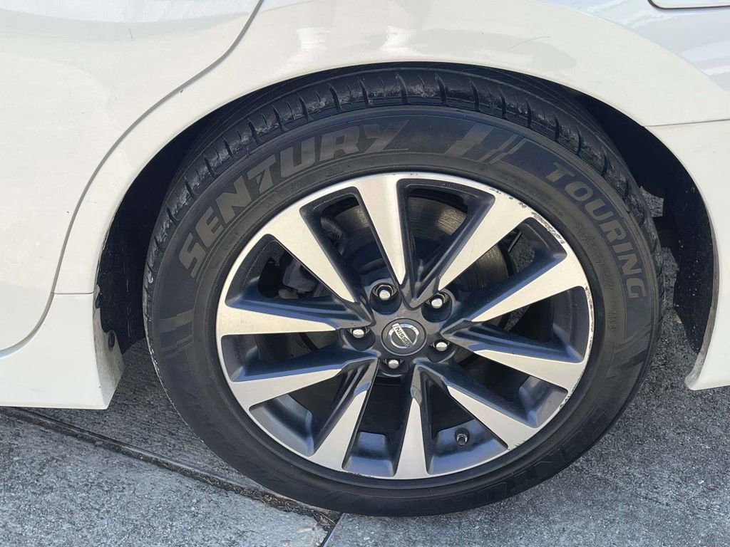 Used 2016 Nissan Altima 2.5 SL w/ 2.5 Technology w/LED Package FWD image 9