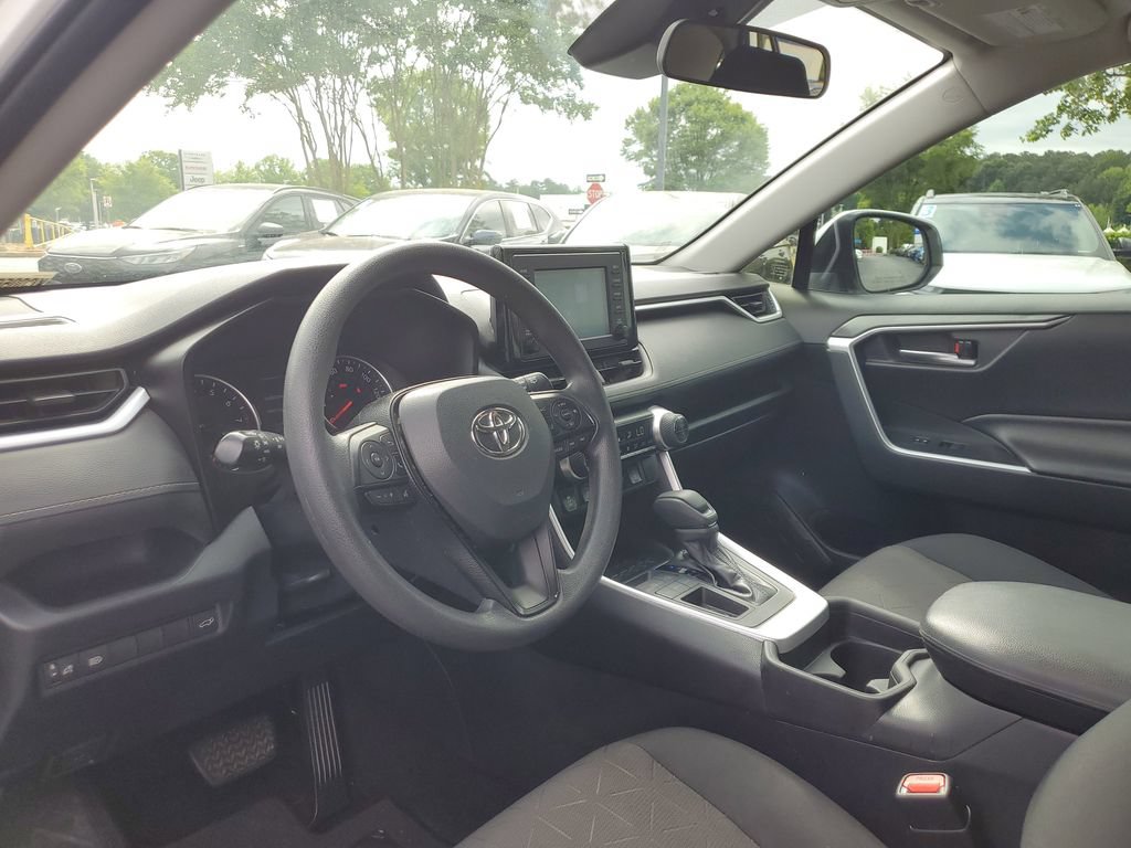 Used 2019 Toyota RAV4 XLE w/ Convenience Package FWD image 18