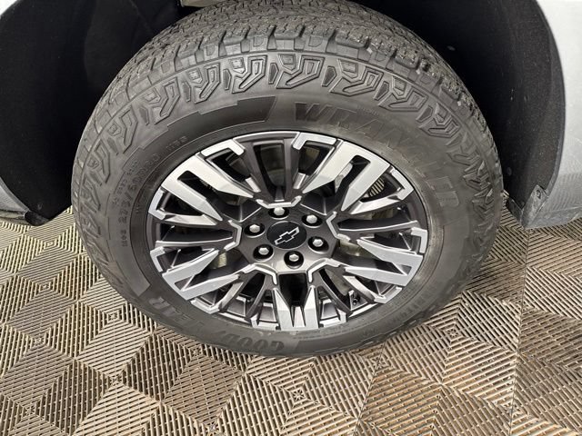 Used 2025 Chevrolet Suburban Z71 AWD/4WD image 33