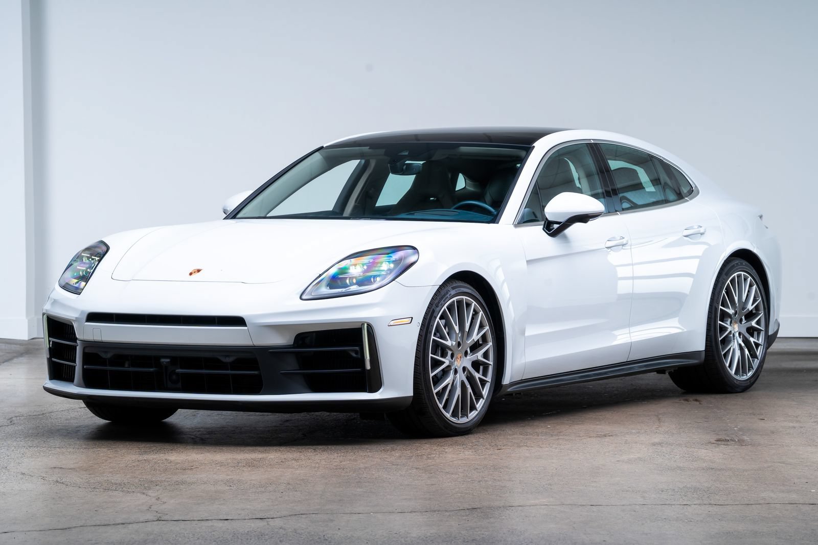 Used 2024 Porsche Panamera 4 w/ Premium Package AWD/4WD image 3