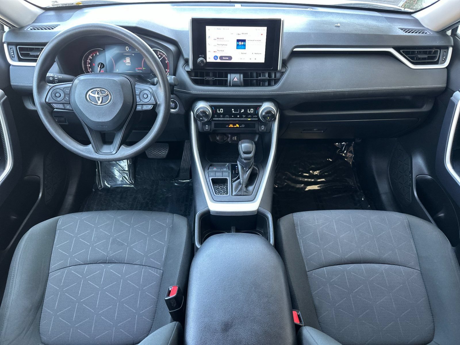 Used 2024 Toyota RAV4 XLE FWD image 9