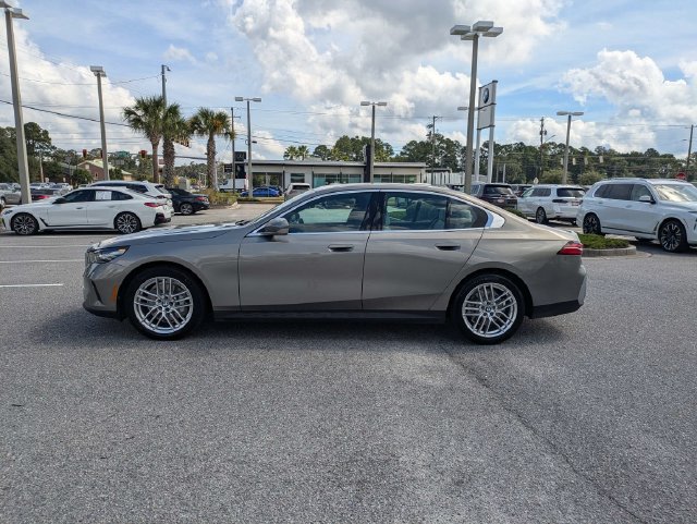 Used 2024 BMW 530i w/ Convenience Package RWD image 8