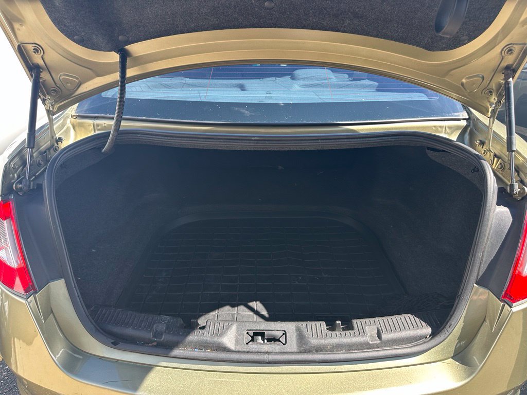 Used 2012 Ford Taurus Limited FWD image 28