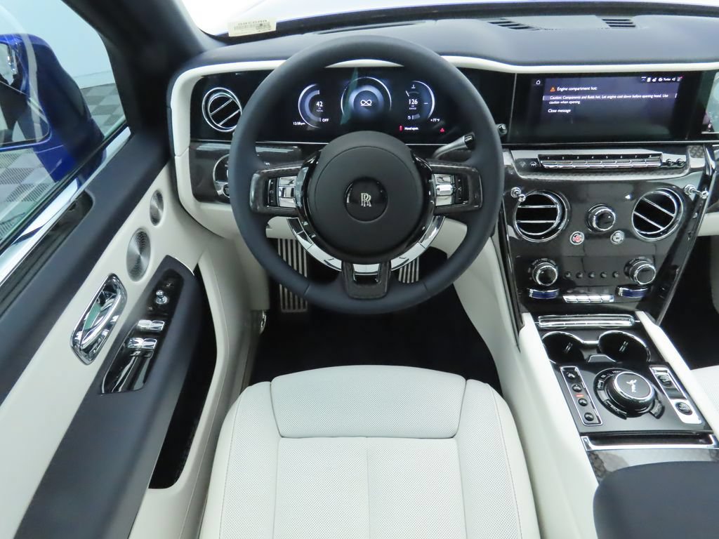 Used 2026 Rolls-Royce Cullinan Black Badge AWD/4WD image 10