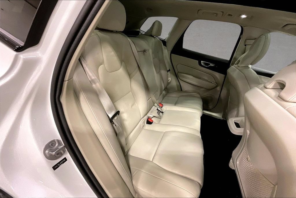 Certified 2024 Volvo XC60 B5 Plus AWD/4WD image 25