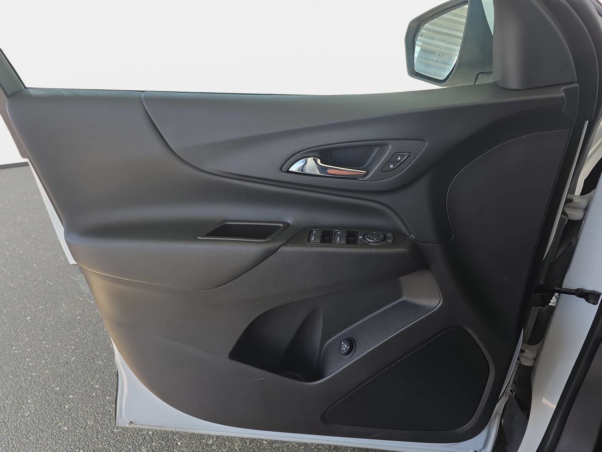 Used 2023 Chevrolet Equinox LT FWD image 26