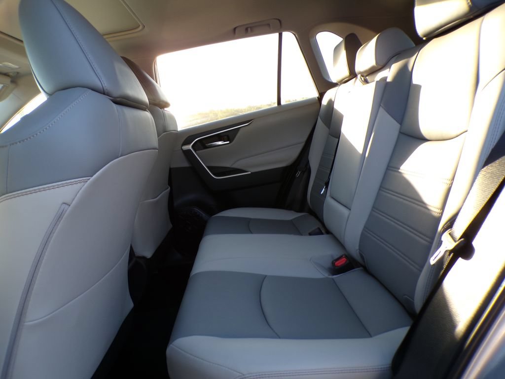 Used 2019 Toyota RAV4 XLE Premium w/ Cold Weather Package AWD/4WD image 20