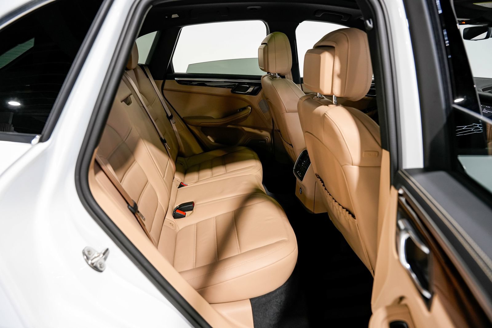 Used 2023 Porsche Macan S AWD/4WD image 36