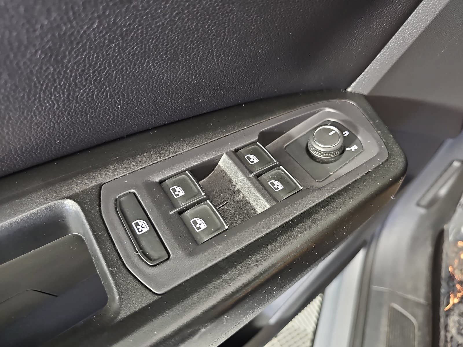 Used 2019 Volkswagen Atlas SE FWD image 27