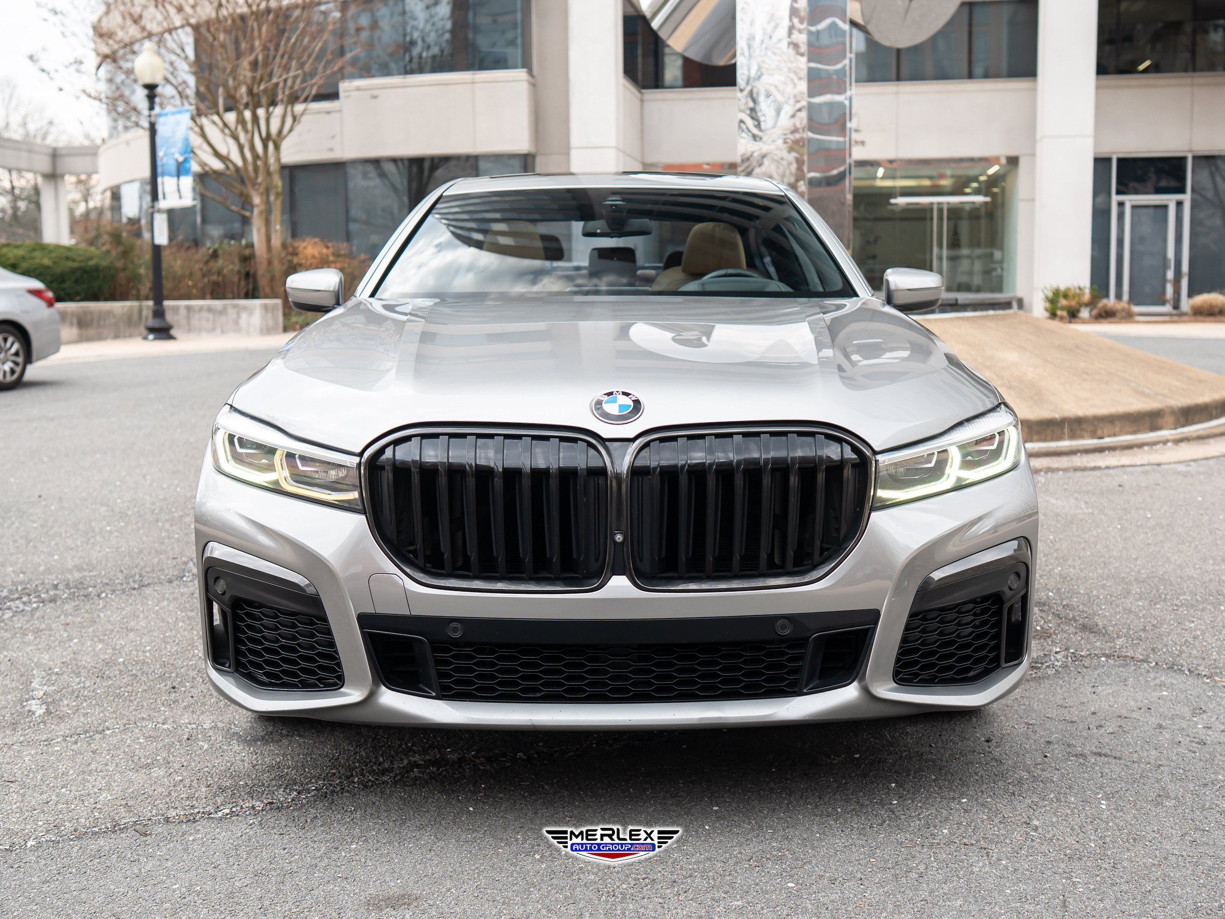 Used 2021 BMW 750i xDrive w/ M Sport Package AWD/4WD image 2