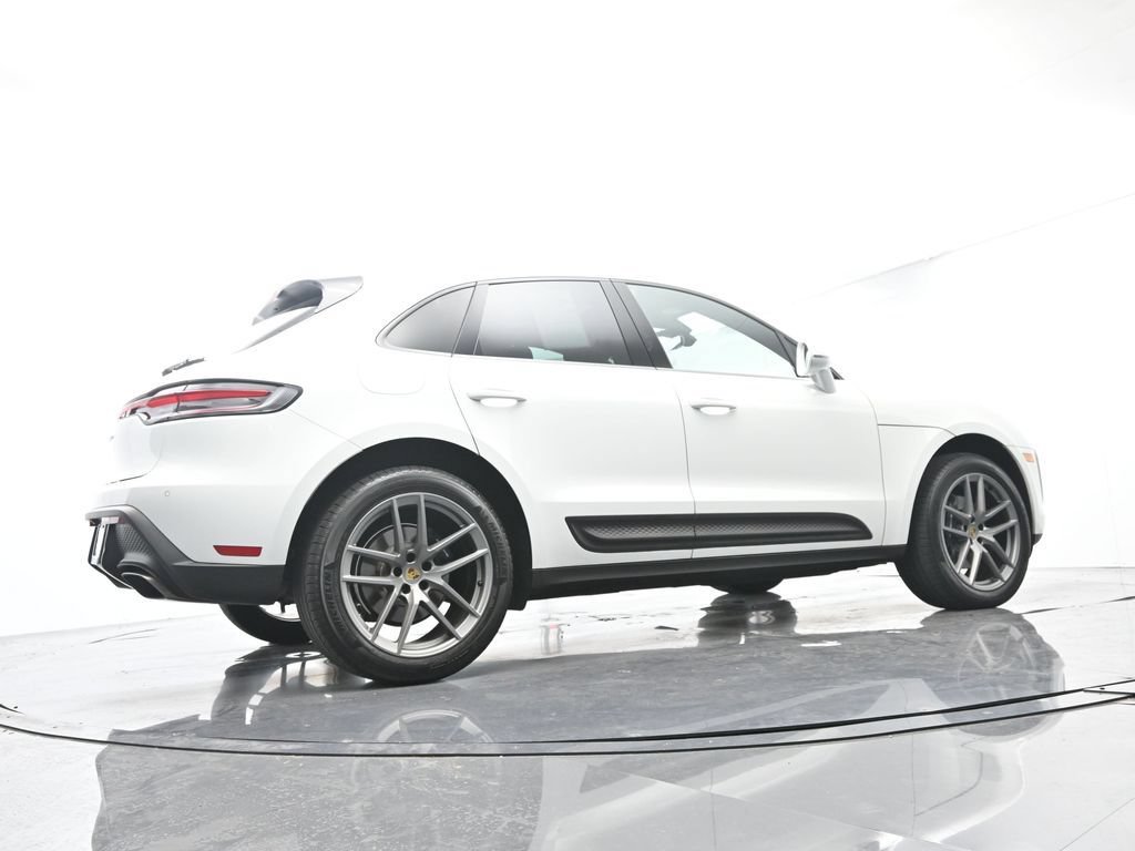 Certified 2025 Porsche Macan AWD/4WD image 53
