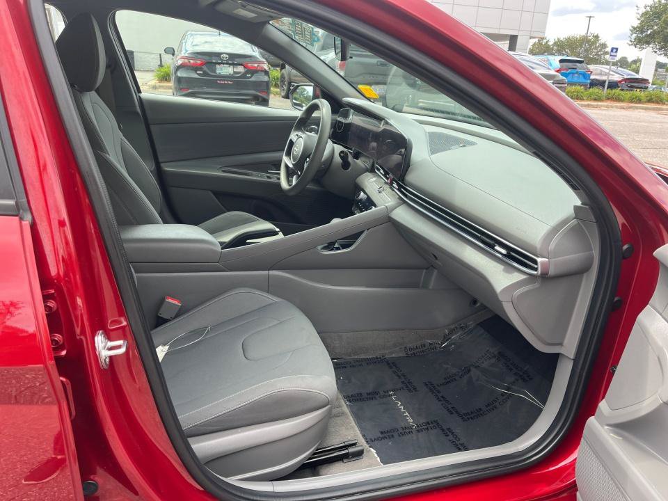 Used 2024 Hyundai Elantra SEL FWD image 30