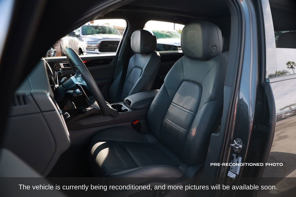 Used 2023 Porsche Cayenne Platinum Edition image 11