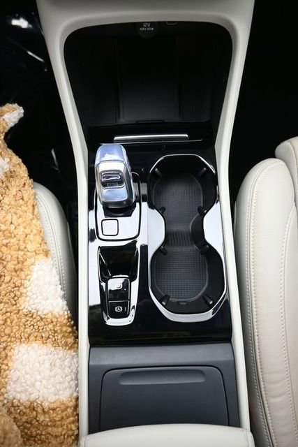 Used 2023 Volvo XC40 B5 Ultimate w/ Climate Package image 10