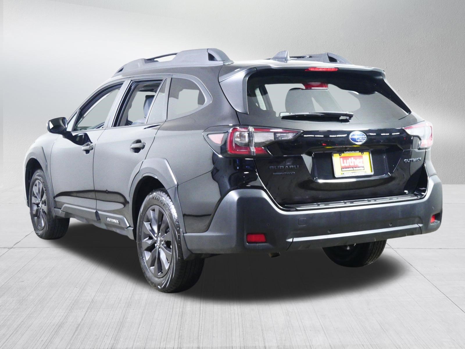 Used 2025 Subaru Outback Onyx Edition image 5