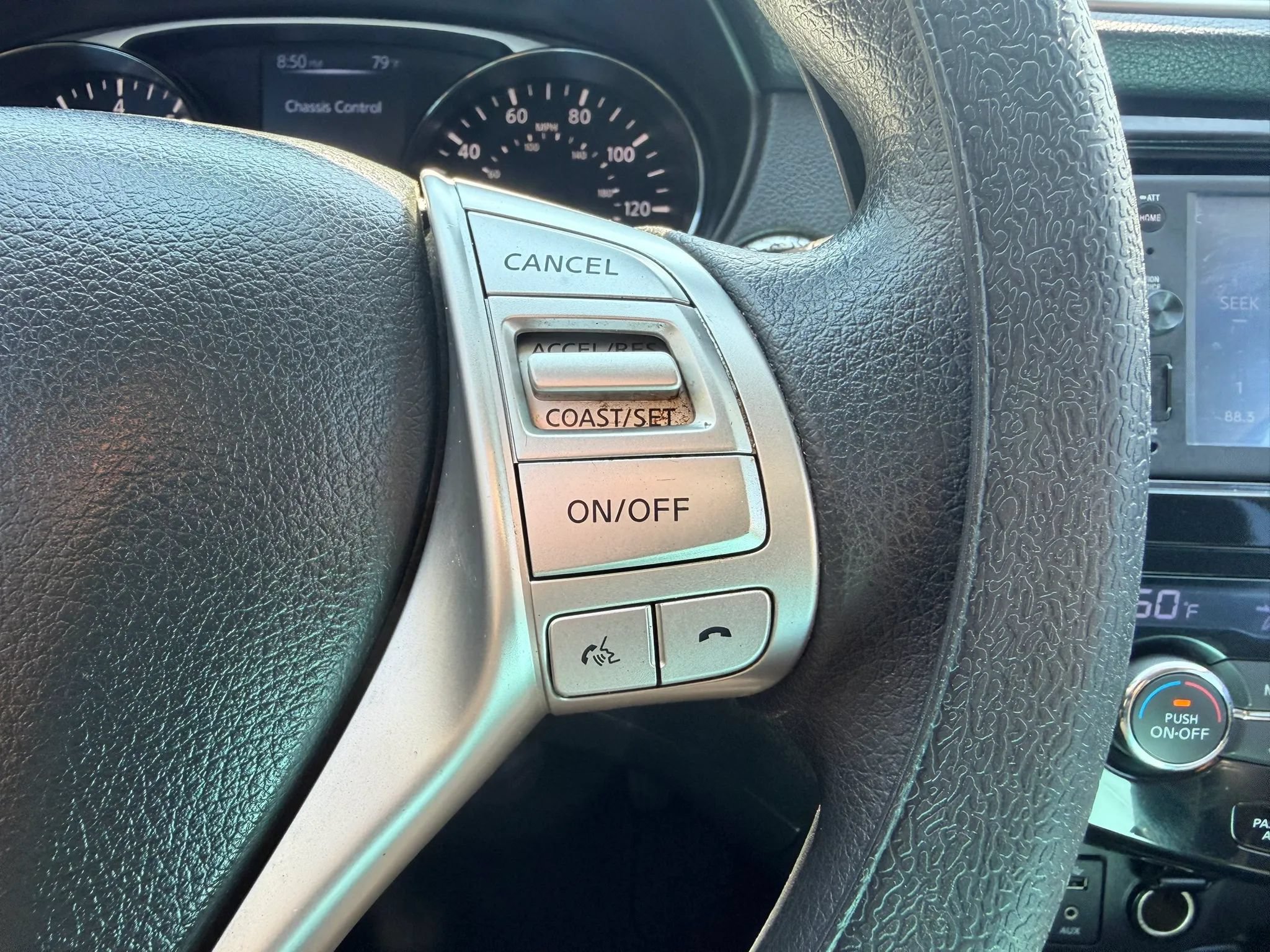 Used 2014 Nissan Rogue SV FWD image 19