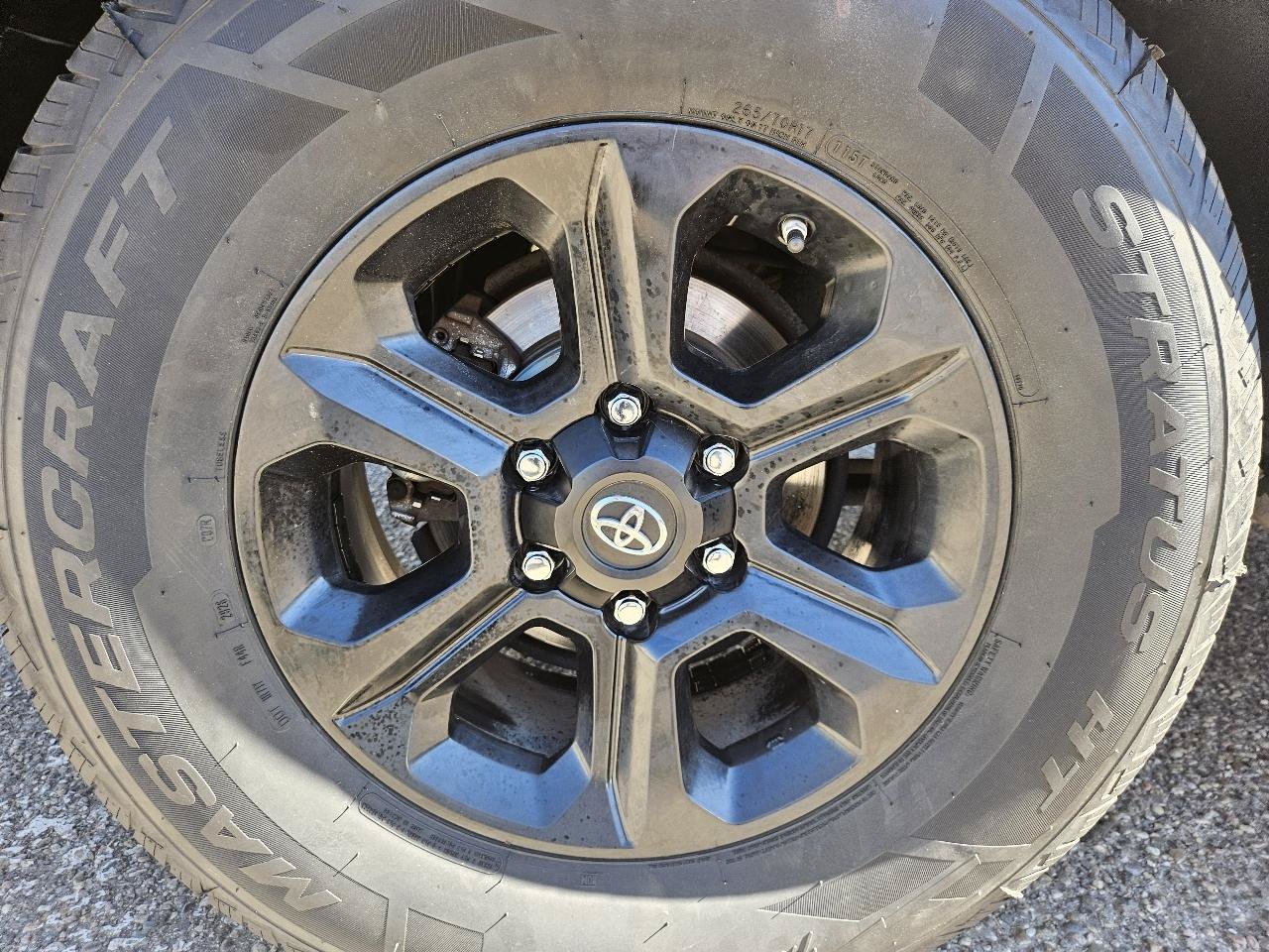 Used 2018 Toyota 4Runner SR5 Premium AWD/4WD image 17