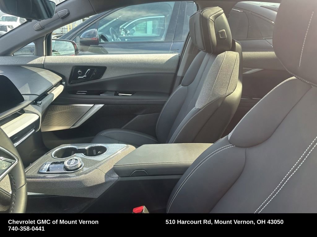 Used 2025 Cadillac Optiq Sport 1 w/ LPO, ONYX Package image 2