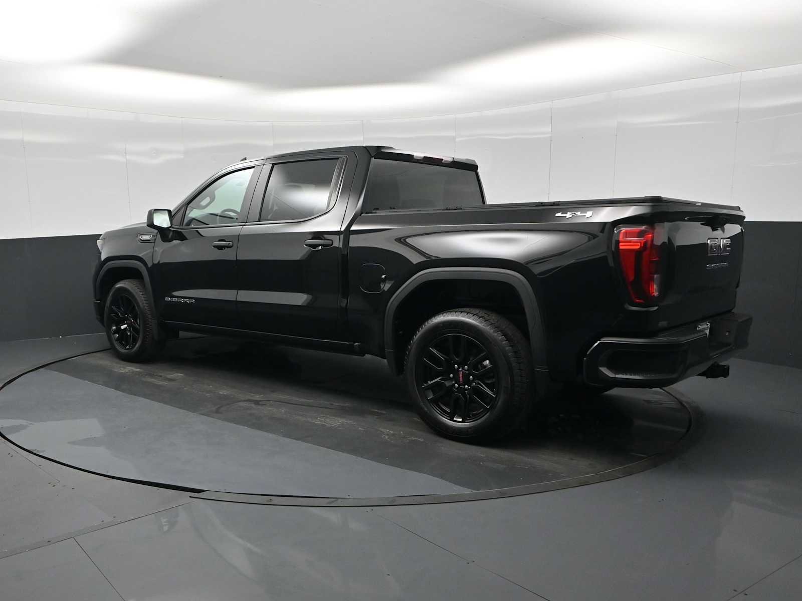 Used 2025 GMC Sierra 1500 Pro w/ Graphite Edition image 6