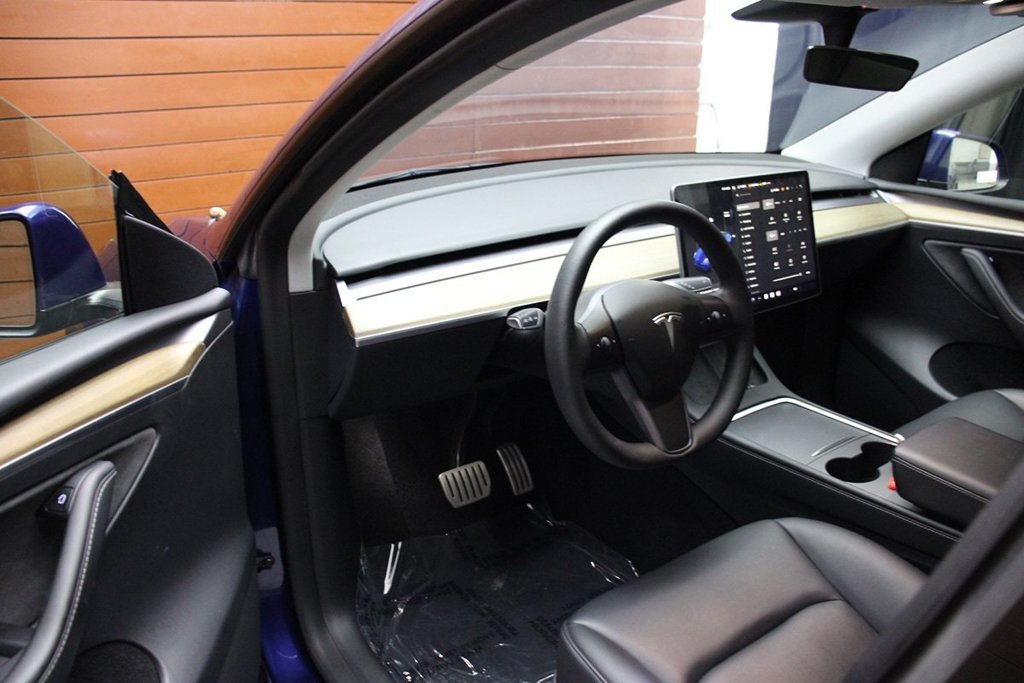 Used 2023 Tesla Model Y Performance AWD/4WD image 22