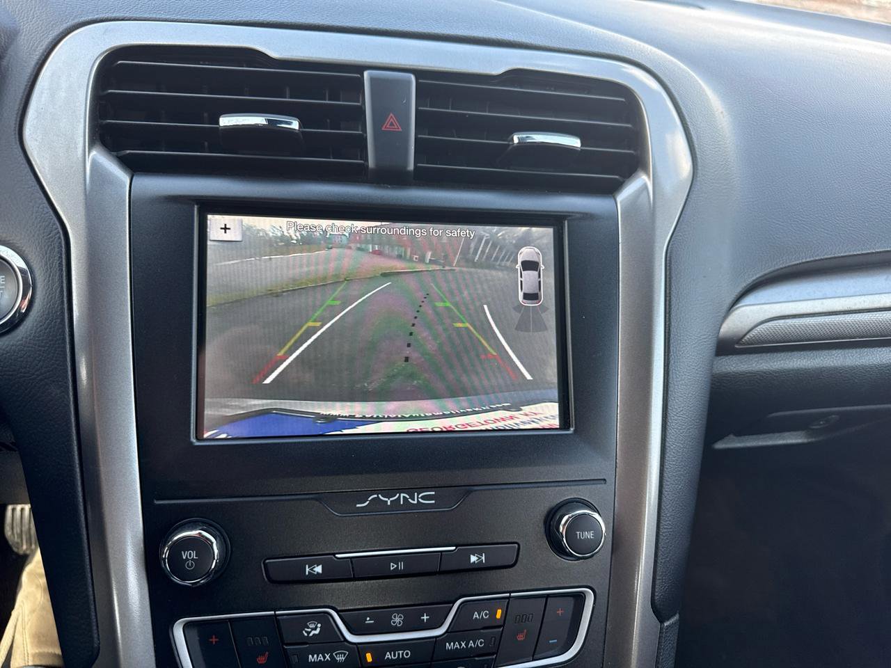 Used 2019 Ford Fusion SE image 13