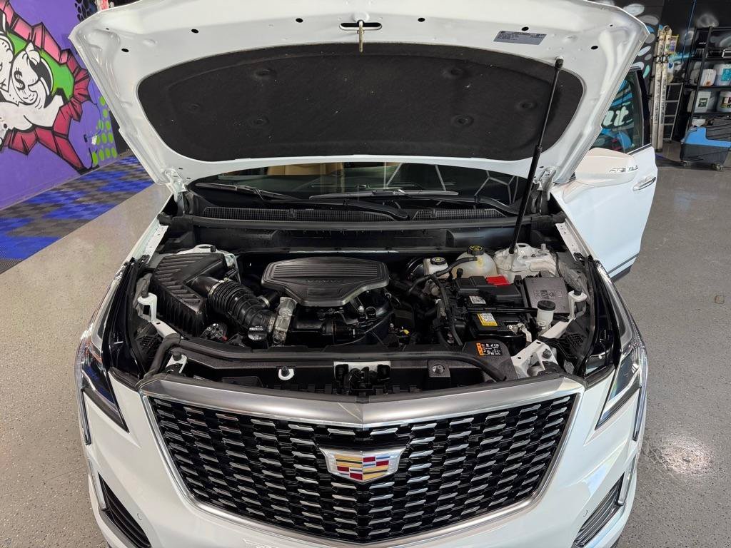 Used 2023 Cadillac XT5 Premium Luxury w/ LPO, Floor Liner Package AWD/4WD image 9