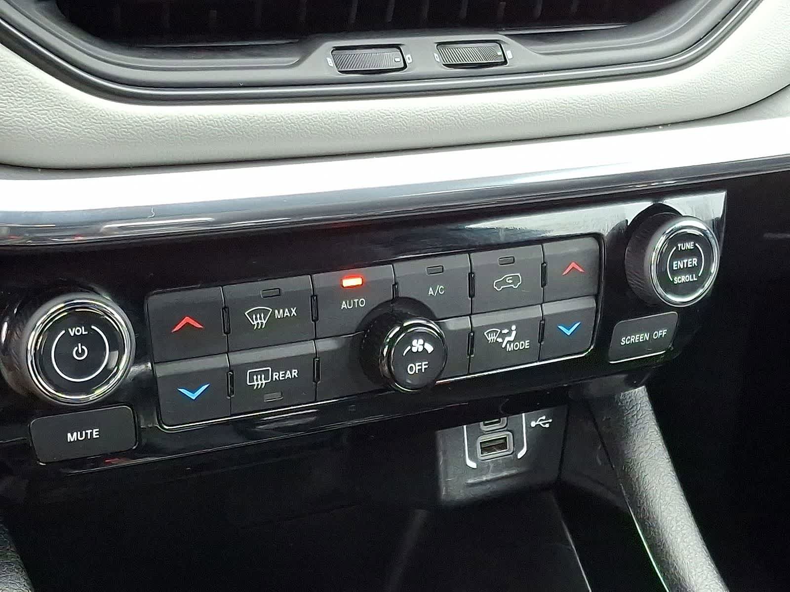 Used 2024 Jeep Compass Limited image 23