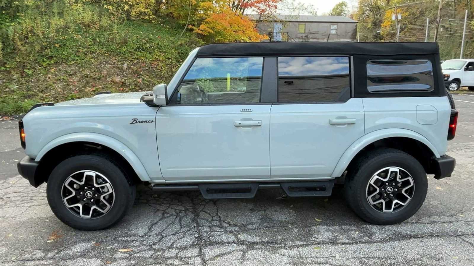Used 2023 Ford Bronco Outer Banks image 5