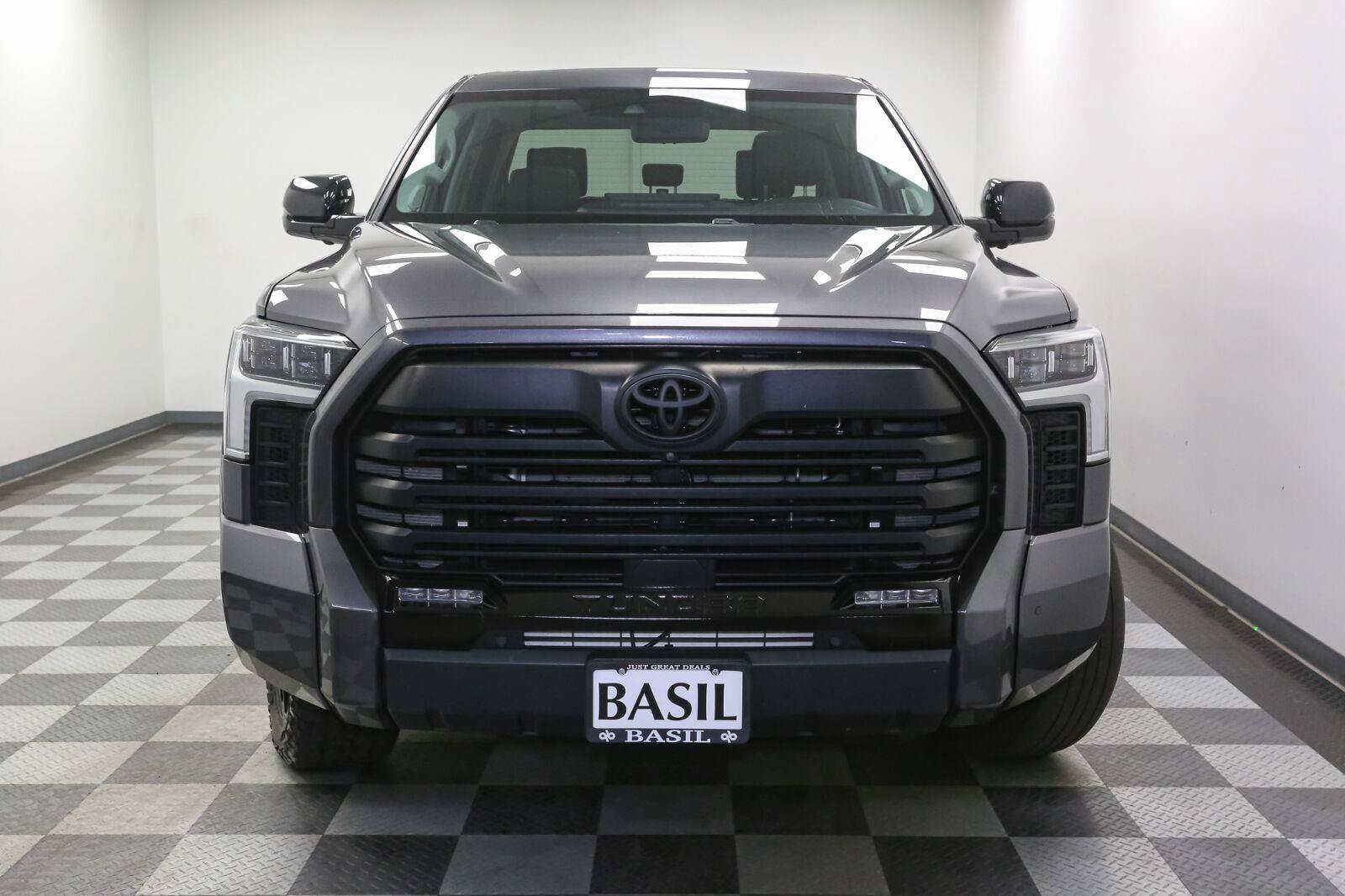 Used 2024 Toyota Tundra Limited AWD/4WD image 3