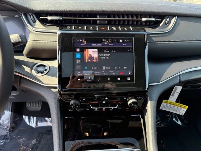New 2025 Jeep Grand Cherokee Altitude image 21
