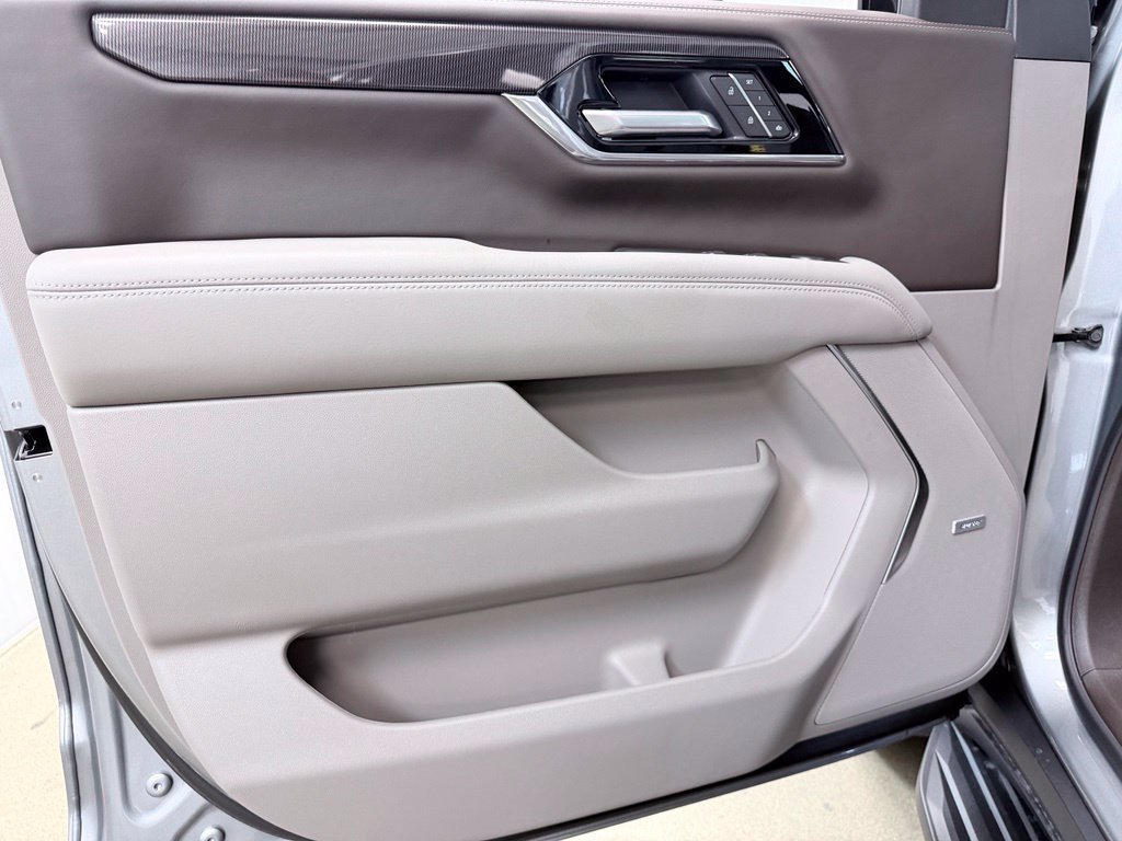 New 2026 GMC Yukon XL Elevation w/ Elevation Premium Package AWD/4WD image 8