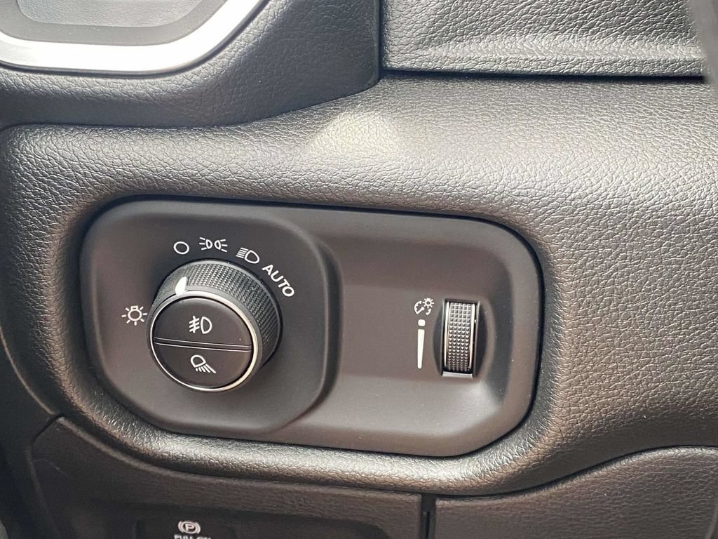 New 2026 RAM 1500 Express AWD/4WD image 29