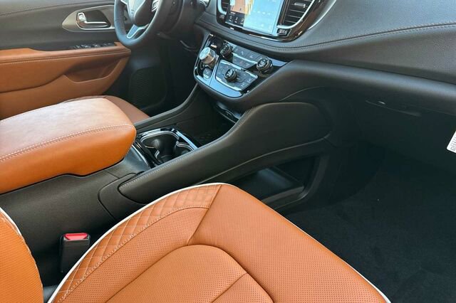 New 2026 Chrysler Pacifica Pinnacle image 15