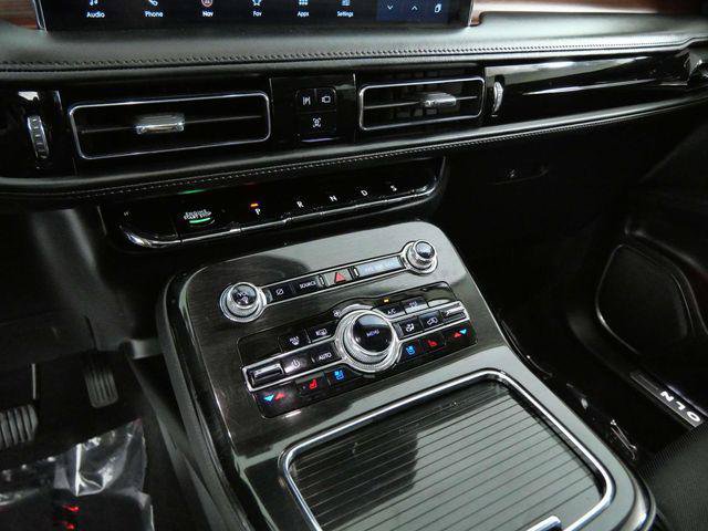 Used 2023 Lincoln Nautilus Reserve w/ Luxury Package AWD/4WD image 13
