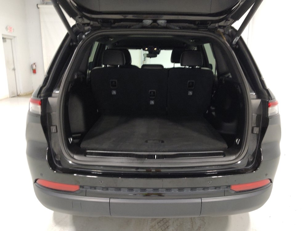 Used 2022 Jeep Grand Cherokee Altitude AWD/4WD image 29