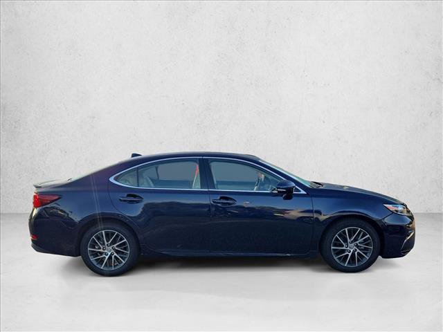 Used 2017 Lexus ES 350 w/ Luxury Package FWD image 4