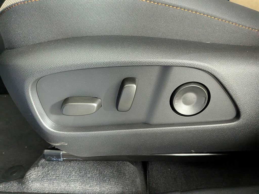 New 2026 Chevrolet Equinox ACTIV w/ Convenience Package III image 18