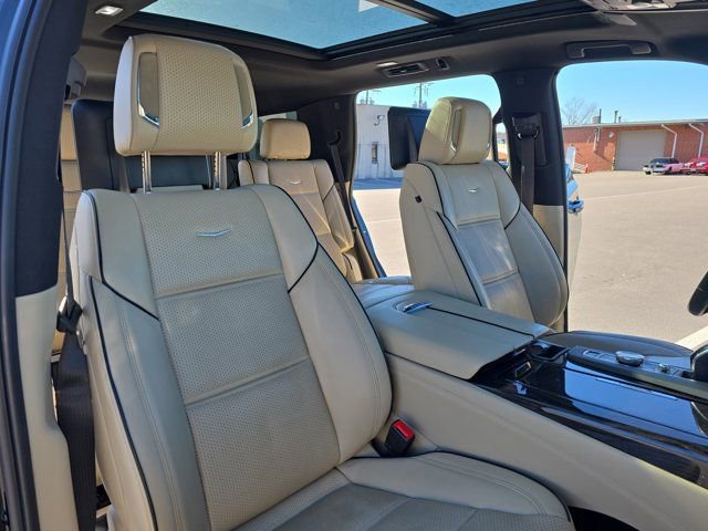 Used 2021 Cadillac Escalade Premium Luxury image 10