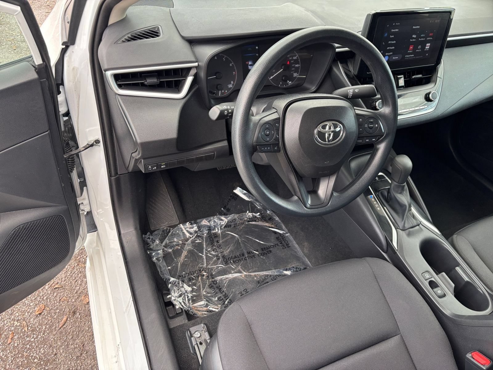 Used 2025 Toyota Corolla LE FWD image 31