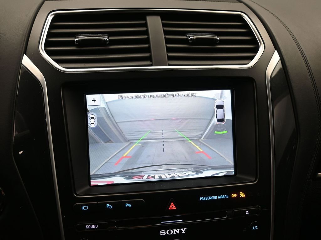 Used 2017 Ford Explorer Platinum image 17